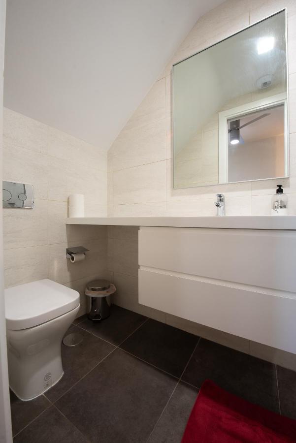 Apartamento Con Terraza En San Luis Διαμέρισμα Σεβίλλη Εξωτερικό φωτογραφία